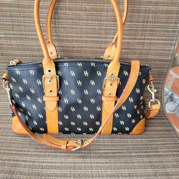 Dooney & Bourke Handbags - Dooney&Bourke Domed Satchel EUC!!